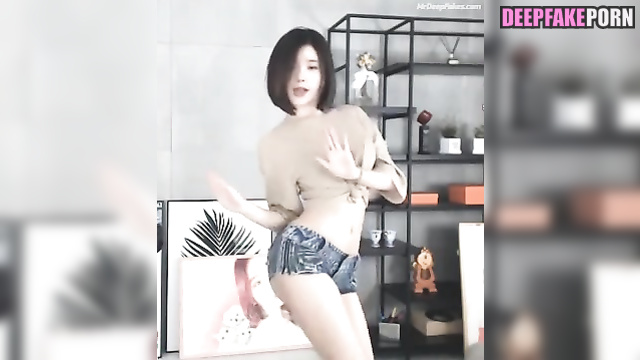 Kpop idol IU (Dancing) fake 아이유 얼굴 스왑