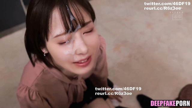 Minami Hamabe got cum on her face in the bathroom (浜辺美波 フェイクアプリ) [PREMIUM]