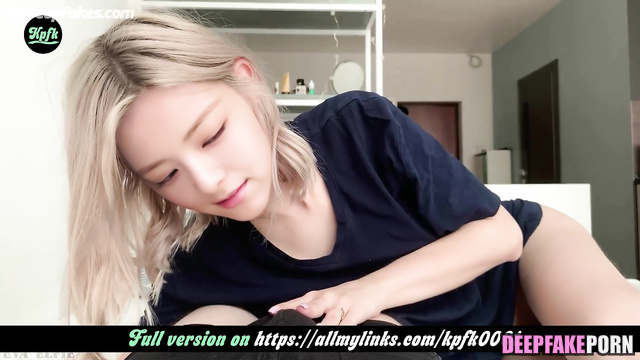 Babe licking springy dick - Yuna pov sex tape / 유나 얼굴 교환