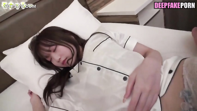 Japanese babes loves sex after waking up / 偽アプリ ディープフェイク動画