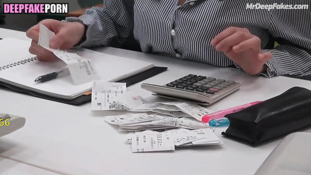 Boss forced Zhang Tian'ai show tits, fakeapp - 张天爱 假应用程序