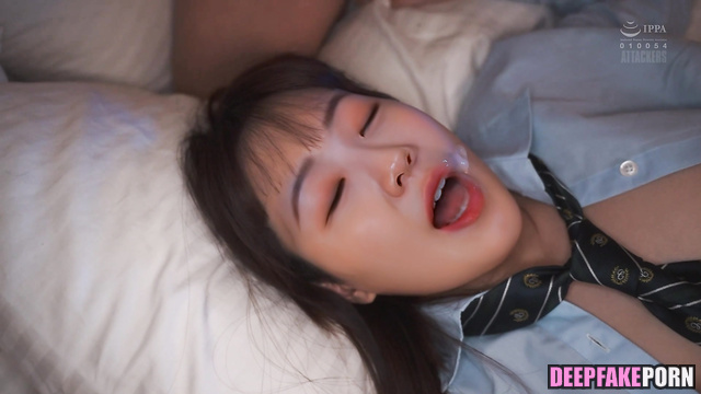 Pretty Cho Yi-hyun sucked old man's cock, ai - 조이현 진짜 가짜 [PREMIUM]