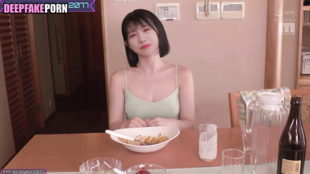 Yuri making blowjob in the dirty kitchen, fakeapp / アイズワン  ディープフェイクポルノ