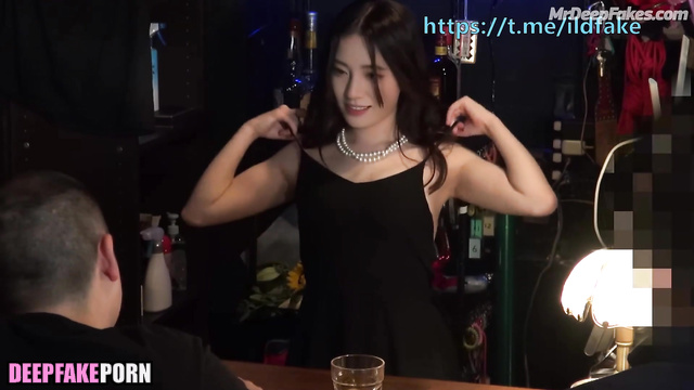 Fake bartender Ju Jingyi showed to clients her tits, ai - 鞠婧禕 名人性爱