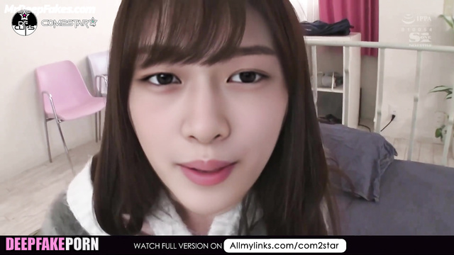 セックスシーン Sex scene Yujin wakes up to show her panties IVE アイヴ