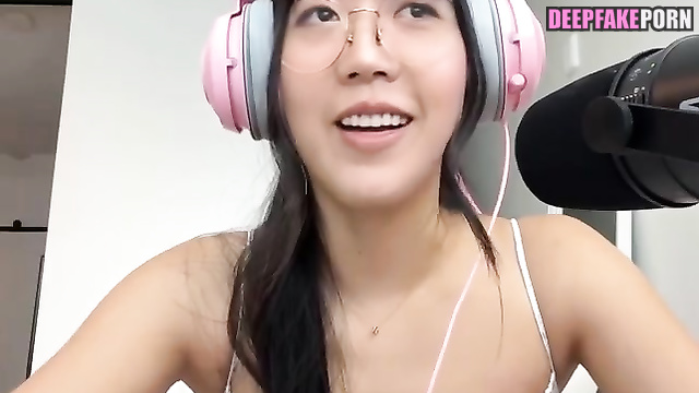 Sexy brunette LilyPichu showing pussy on twitch translation - fakeapp