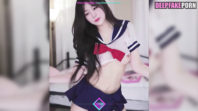 Schoolgirl dancing on camera - Jiheon face swap / 백지헌 프로미스나인 [PREMIUM]