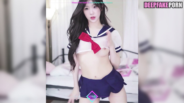 Star of 韓国語 Korean band SNSD 少女時代 Taeyeon improves skills of hot dance [PREMIUM]