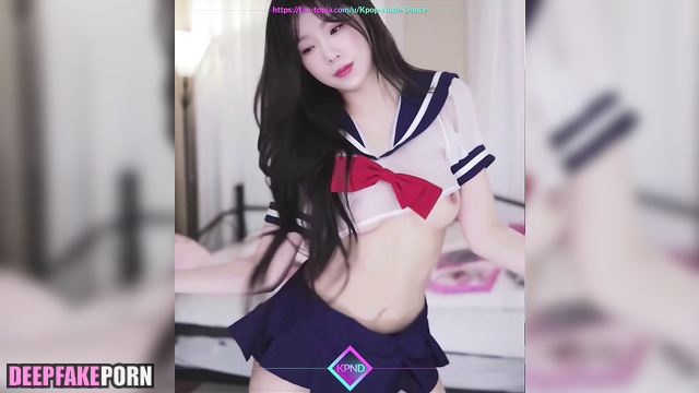 Star of 韓国語 Korean band SNSD 少女時代 Taeyeon improves skills of hot dance [PREMIUM]