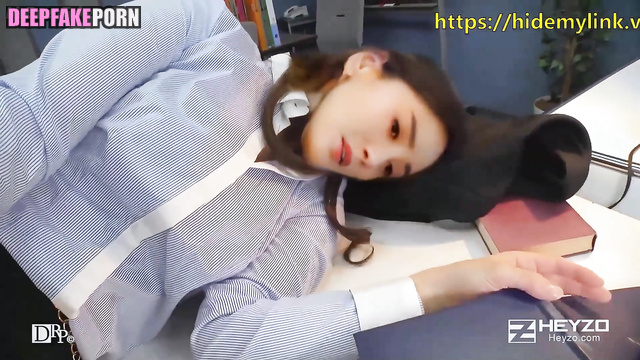 Check how 杨幂 Yang Mi prefers to spend time at work 名人性爱/celebrity sex