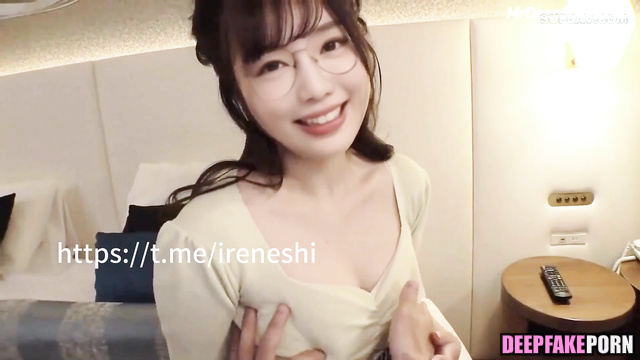 Fake Joanne_722 (丘涵 真假) adores when her boobs are touched so passionate