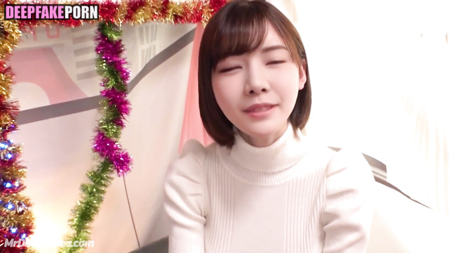 Cute chinese babe makes hot by her hands // Irene Lin 林艾融 深度伪造视频