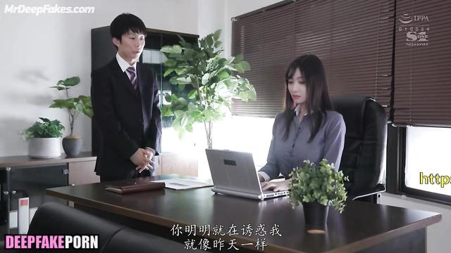 Victoria Song allowed a staff member to touch her breasts (宋茜 假应用程序)