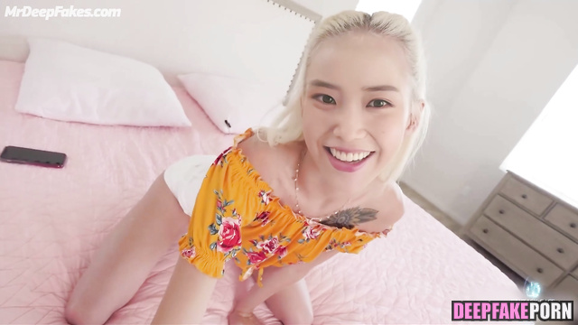 아이유/IU always has her pussy wet to have very 열정적 섹스/passionate sex