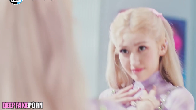 Blonde enjoying big cock in mouth, Somi (전소미 아이오아이) face swap [PREMIUM]