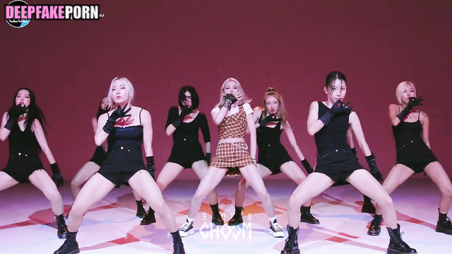 Blonde enjoying big cock in mouth, Somi (전소미 아이오아이) face swap [PREMIUM]