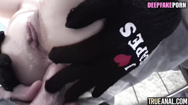 Akina Homoto (法元 明菜 セレブのセックス) showing her stretched ass / face swap