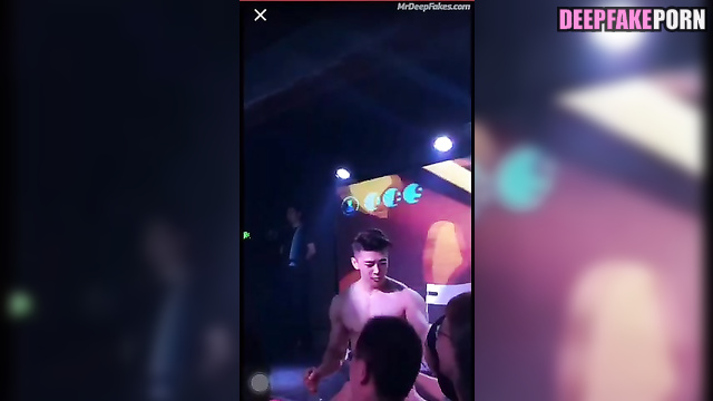 Handsome stripper dancing hot in the night club, ai Yu Shi (于适 成人视频)