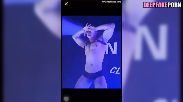 Handsome stripper dancing hot in the night club, ai Yu Shi (于适 成人视频)