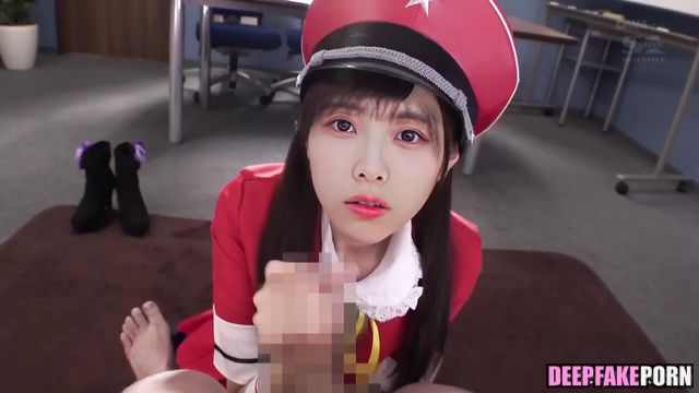 Babe in strict uniform making amazing handjob / fakeapp Liyuu (黎狱 真假)