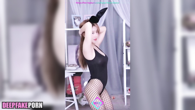 카리나 에스파 beauty young Karina dancing alone on webcam - face swap [PREMIUM]