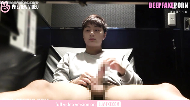 Handsome brunet Jay (エンハイフン 本物の偽物) jerking off alone - solo sex tape