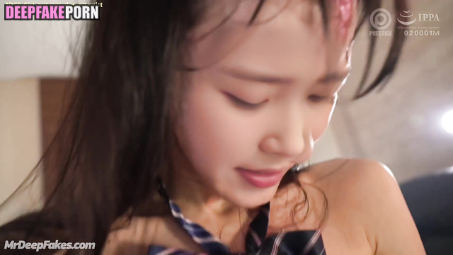 Slutty schoolgirl watching how you sucking her toes, ai IU 아이유 진짜 가짜