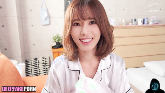 Taeyeon feels urge to play with cumshots SNSD 少女時代 deepfake ディープフェイク