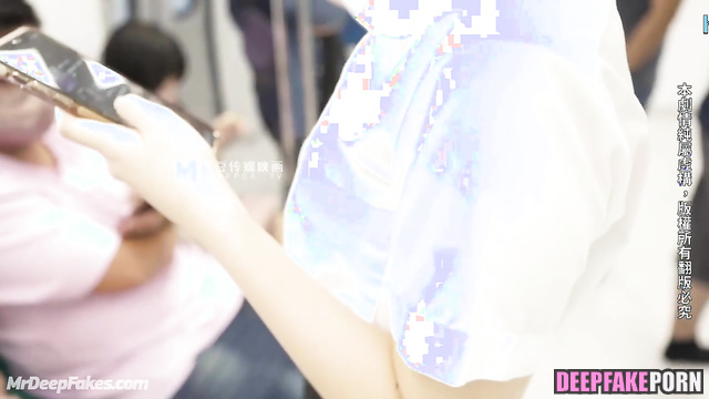 王楚然 Wang Churan wanna get naughty on a crowded subway 中国人 Chinese