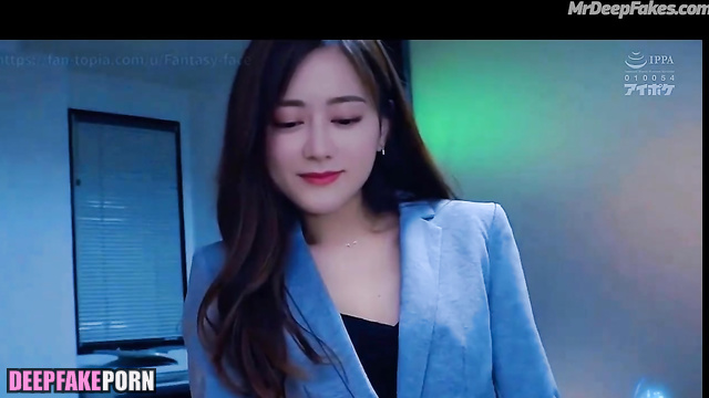 Hidden handjob under the office table with fake Dilireba 迪丽热巴 迪力木拉提 真假