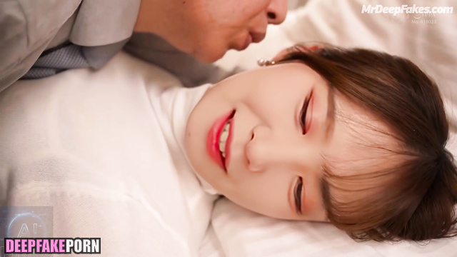 (릴카 가짜 연예인 포르노) Lilka internet celeb - look at her love with an old fart