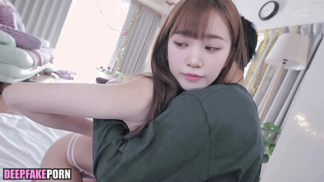 Skinny korean girl Chaewon (アイズワン セックスシーン) likes to be on top with men [PREMIUM]