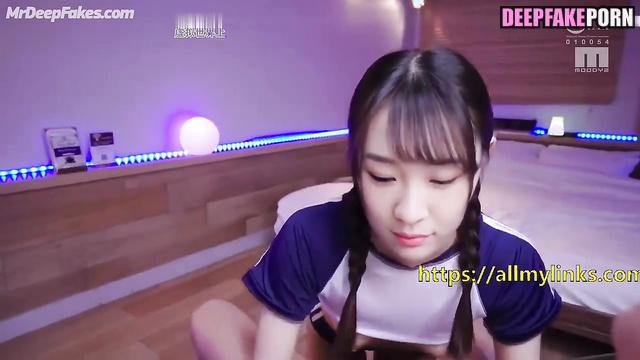 Male nipples turn her on / Huo Siyan (霍思燕 充满激情的性爱) smart face change