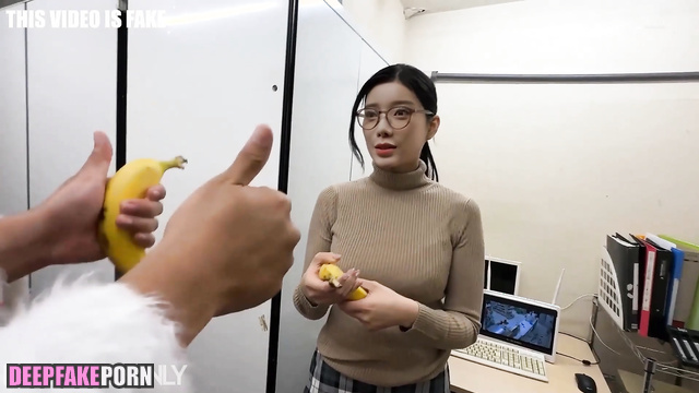 Kei dances without panties at the cash register 케이 러블리즈 christmas ai [PREMIUM]