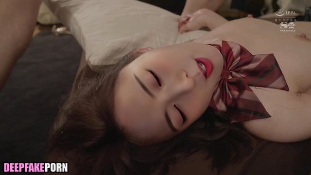 Fake Yuna lost her virginity in fast doggystyle / 유나 있지 [PREMIUM]