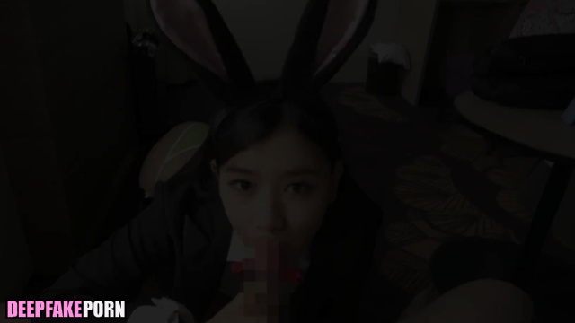 Oral sex in a funny rabbit suit [アイズワン ディープフェイクビデオ] Yujin face swap