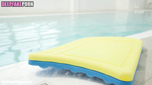 Erotic video (中国人) of Chinese star 古力娜扎 Gulinazha next to the pool