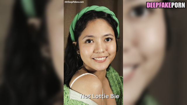 Lottie Bie internet celebrity / look at her naked surprise