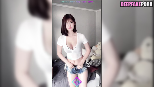 Hidden camera filmed her changing clothes アイズワン 本物の偽物 Yujin face swap [PREMIUM]