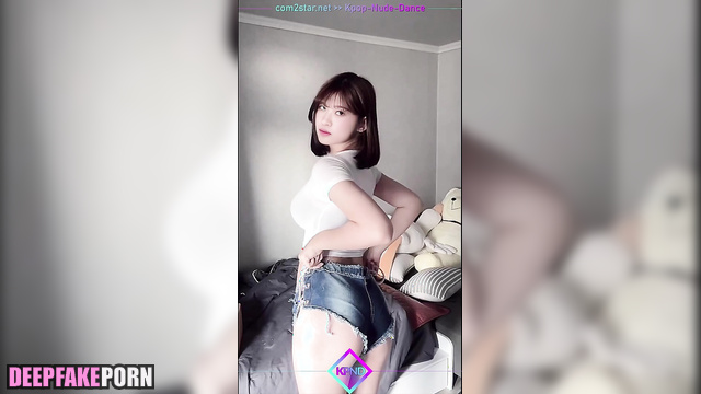 Hidden camera filmed her changing clothes アイズワン 本物の偽物 Yujin face swap [PREMIUM]