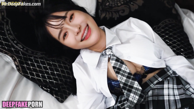 Fake Angelababy (楊穎 深度伪造视频) skipped the school for fuck with you