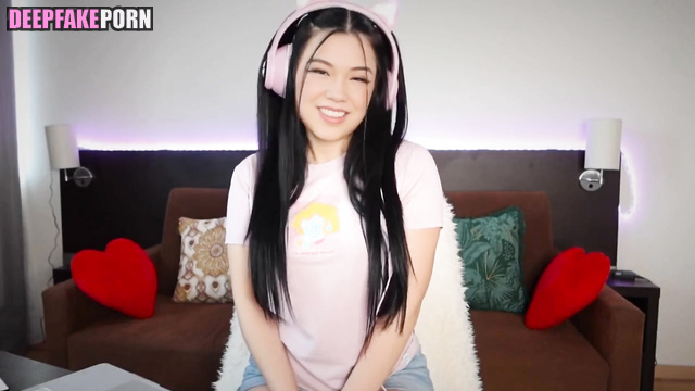 Internet celebrity Quarterjade showed her beautiful lingerie right during stream