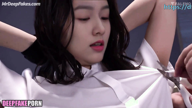 He playing with her nipples using brushes (Zhou Ye fetish ai scene) 周也 换脸