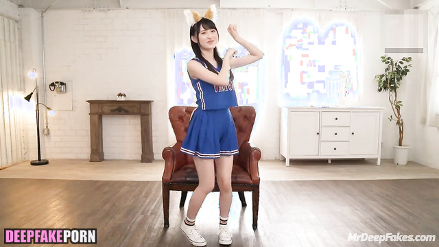 Japanese cheerleader and her first cunni, Endo Sakura (遠藤 さくら 乃木坂46)