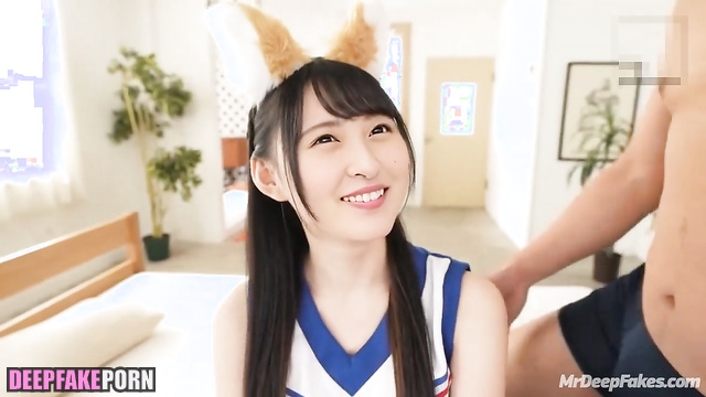 Japanese cheerleader and her first cunni, Endo Sakura (遠藤 さくら 乃木坂46)
