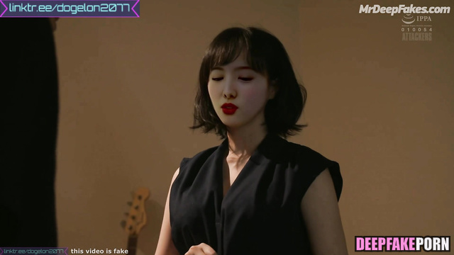 She has an affair with a guy and his father, fake Nayeon (トゥワイス フェイクポルノ)