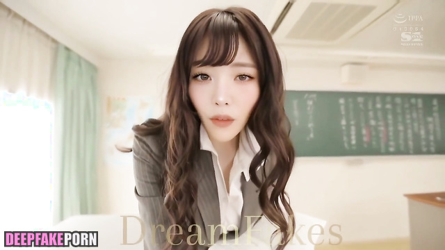 Stranger licking her ass in a locker room, fake Wonyoung アイヴ 本物の偽物