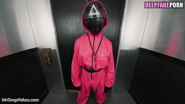 斯蒂芬妮·许 假色情片 Stephanie Hsu making blowjob in interesting suit - real fake