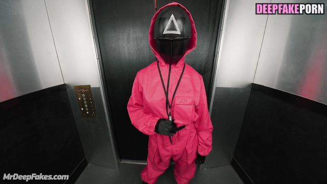 斯蒂芬妮·许 假色情片 Stephanie Hsu making blowjob in interesting suit - real fake