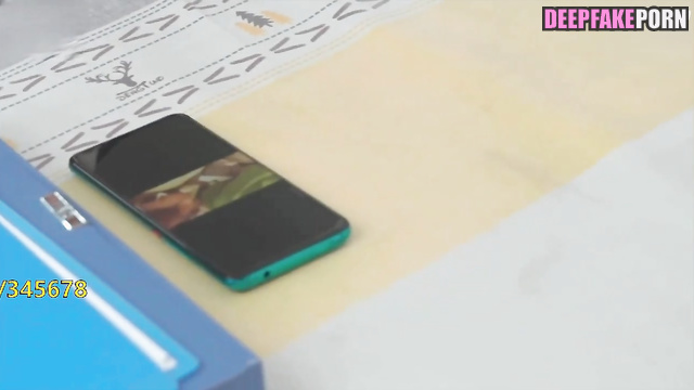 It turns out she sleeps not only with you, Chen Yuqi (陈钰琪 智能換臉) face swap